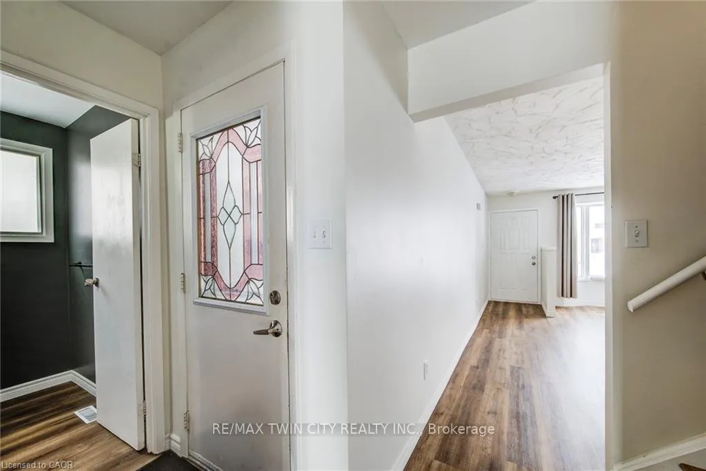 Photo 10 of 839 Doon Village Road, Kitchener — HOMEH