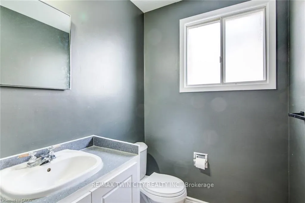 Photo 11 of 839 Doon Village Road, Kitchener — HOMEH