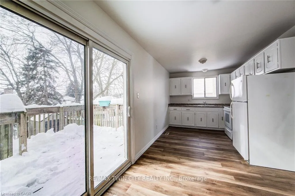 Photo 14 of 839 Doon Village Road, Kitchener — HOMEH