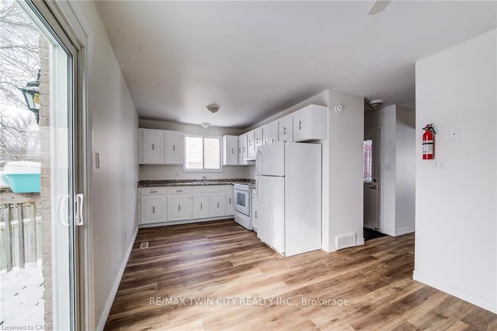 Photo 15 of 839 Doon Village Road, Kitchener — HOMEH