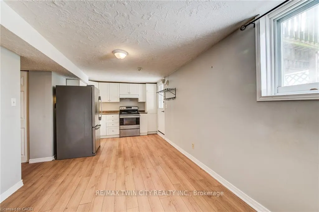 Photo 33 of 839 Doon Village Road, Kitchener — HOMEH