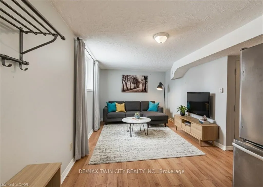 Photo 34 of 839 Doon Village Road, Kitchener — HOMEH