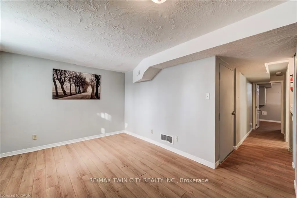 Photo 35 of 839 Doon Village Road, Kitchener — HOMEH