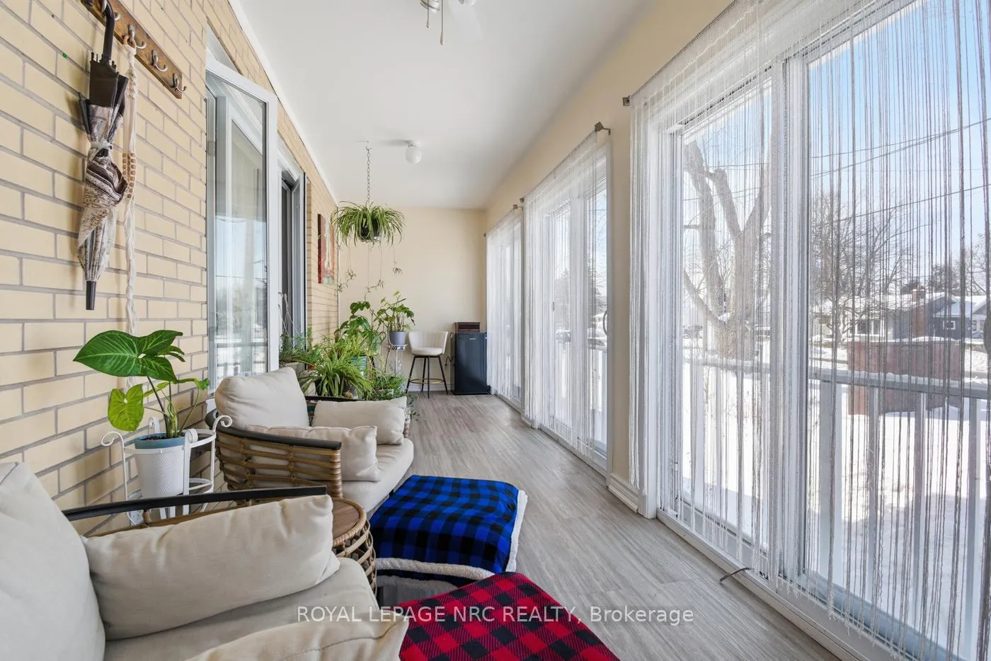 Photo 2 of 6384 Montrose Road, Niagara Falls, West Wood — HOMEH