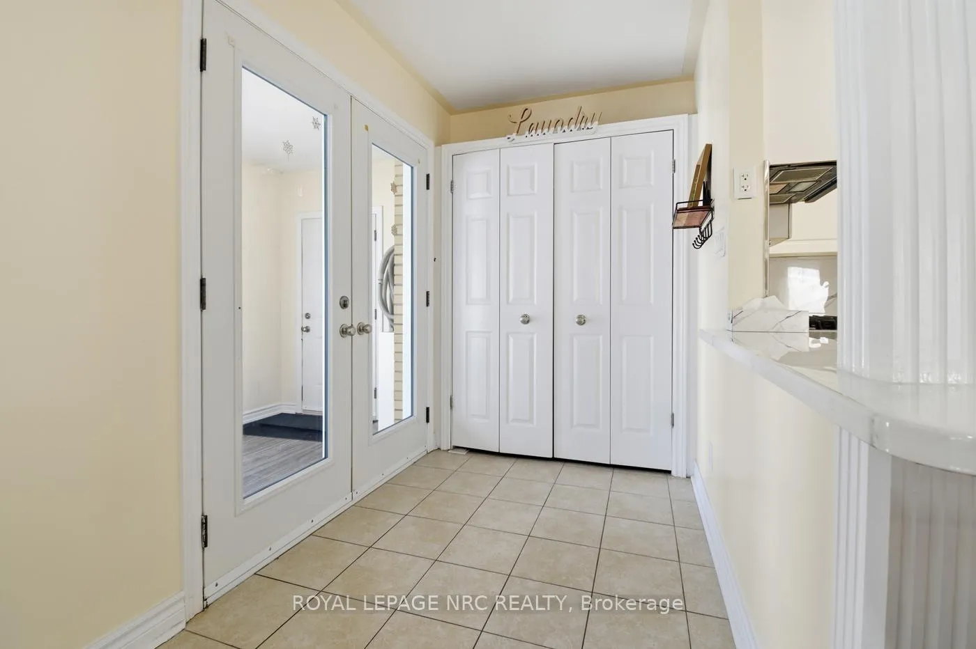 Photo 4 of 6384 Montrose Road, Niagara Falls, West Wood — HOMEH