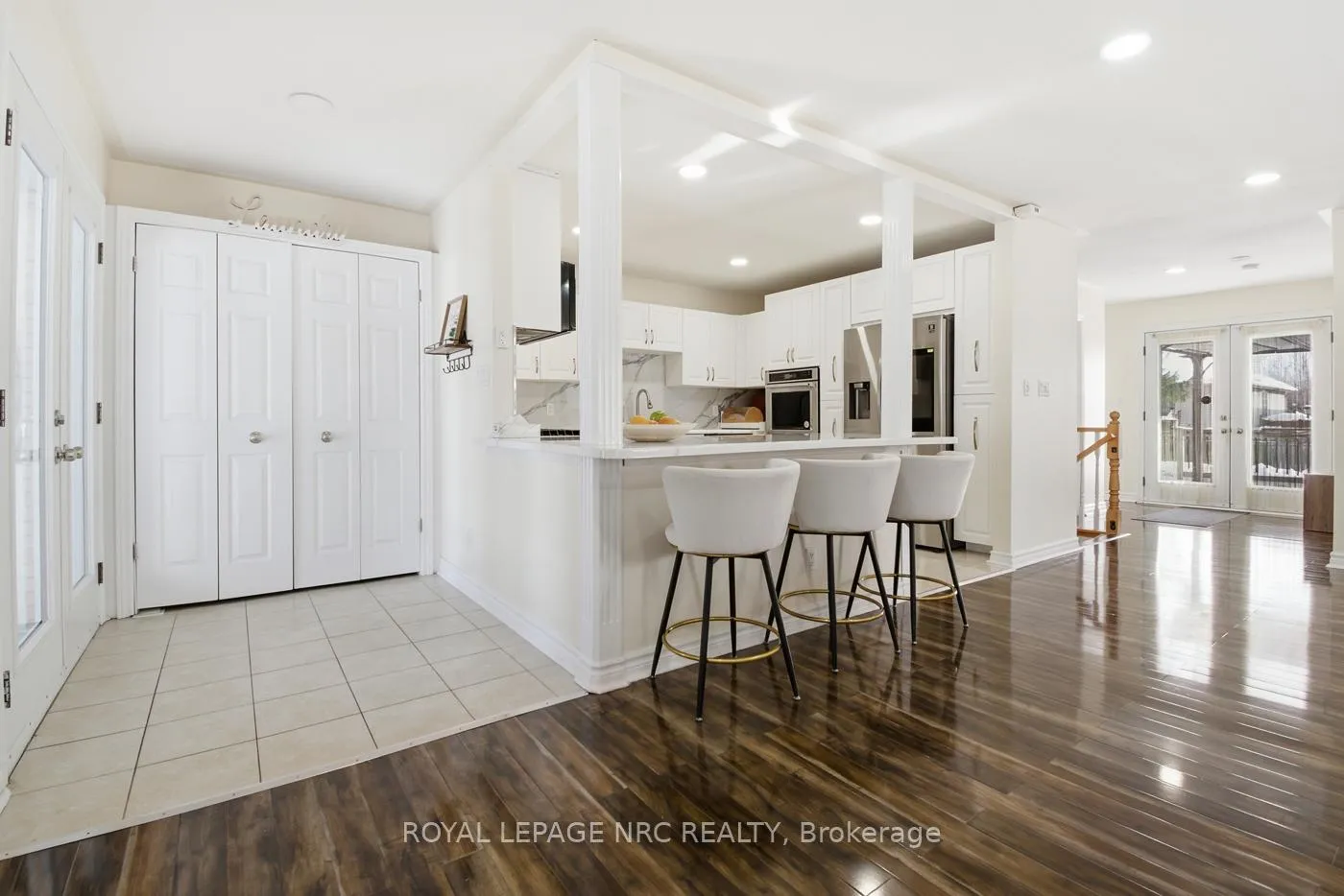 Photo 5 of 6384 Montrose Road, Niagara Falls, West Wood — HOMEH