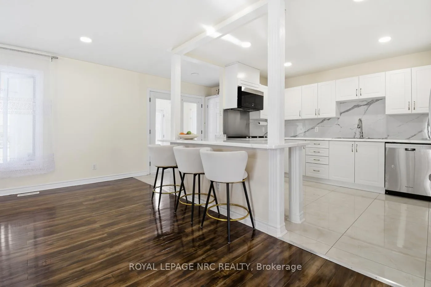Photo 7 of 6384 Montrose Road, Niagara Falls, West Wood — HOMEH