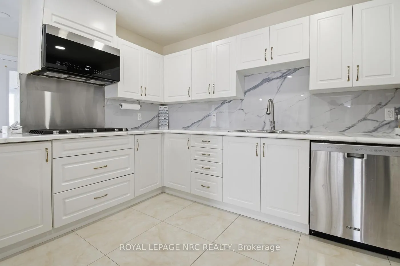 Photo 9 of 6384 Montrose Road, Niagara Falls, West Wood — HOMEH