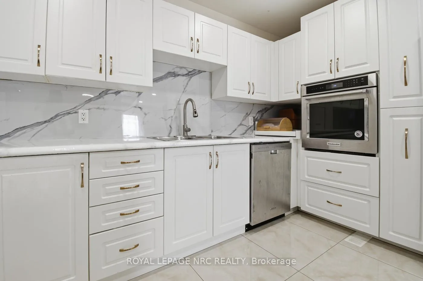 Photo 12 of 6384 Montrose Road, Niagara Falls, West Wood — HOMEH