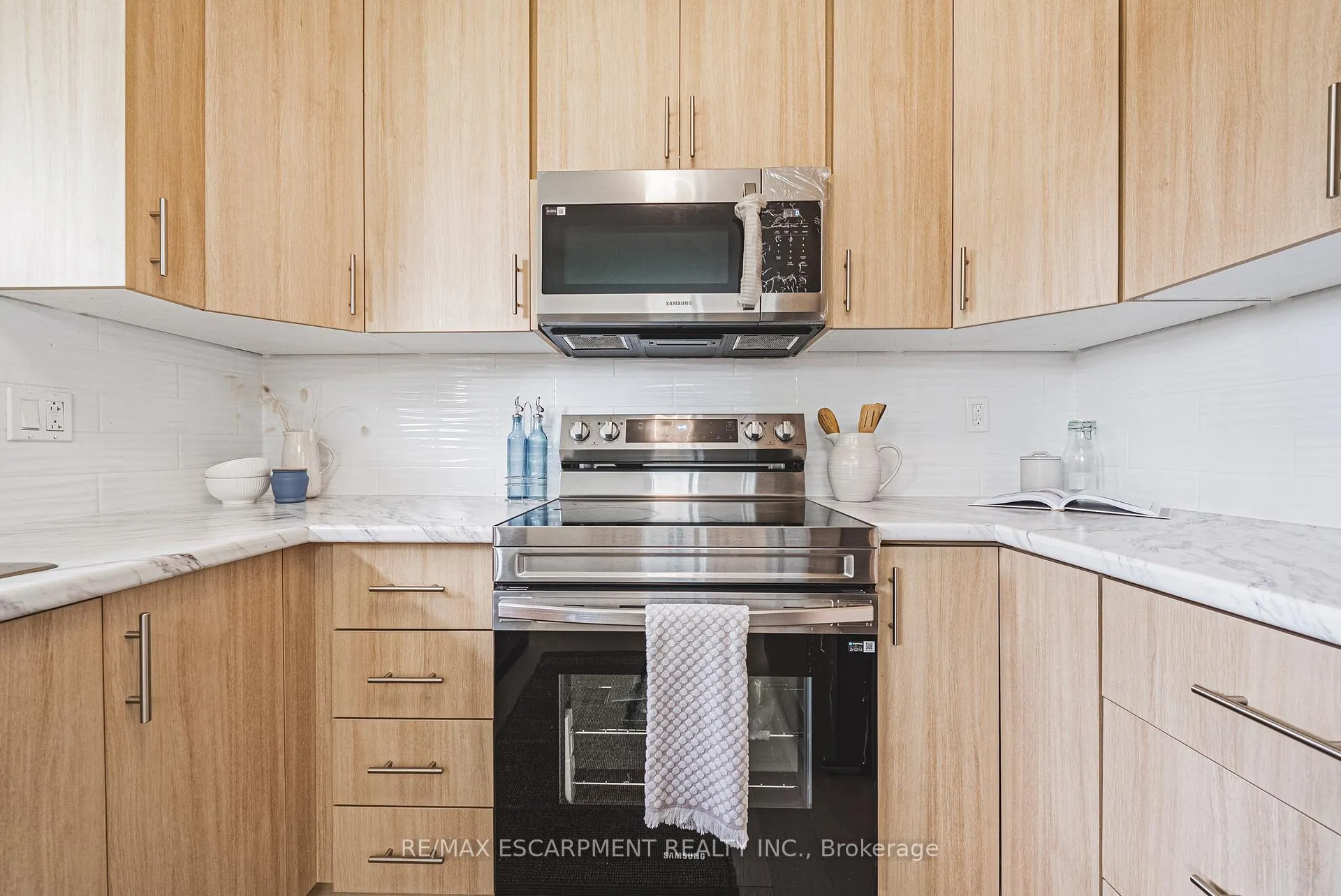 Photo 13 of 131 Welbourn Drive, Hamilton, Balfour — HOMEH