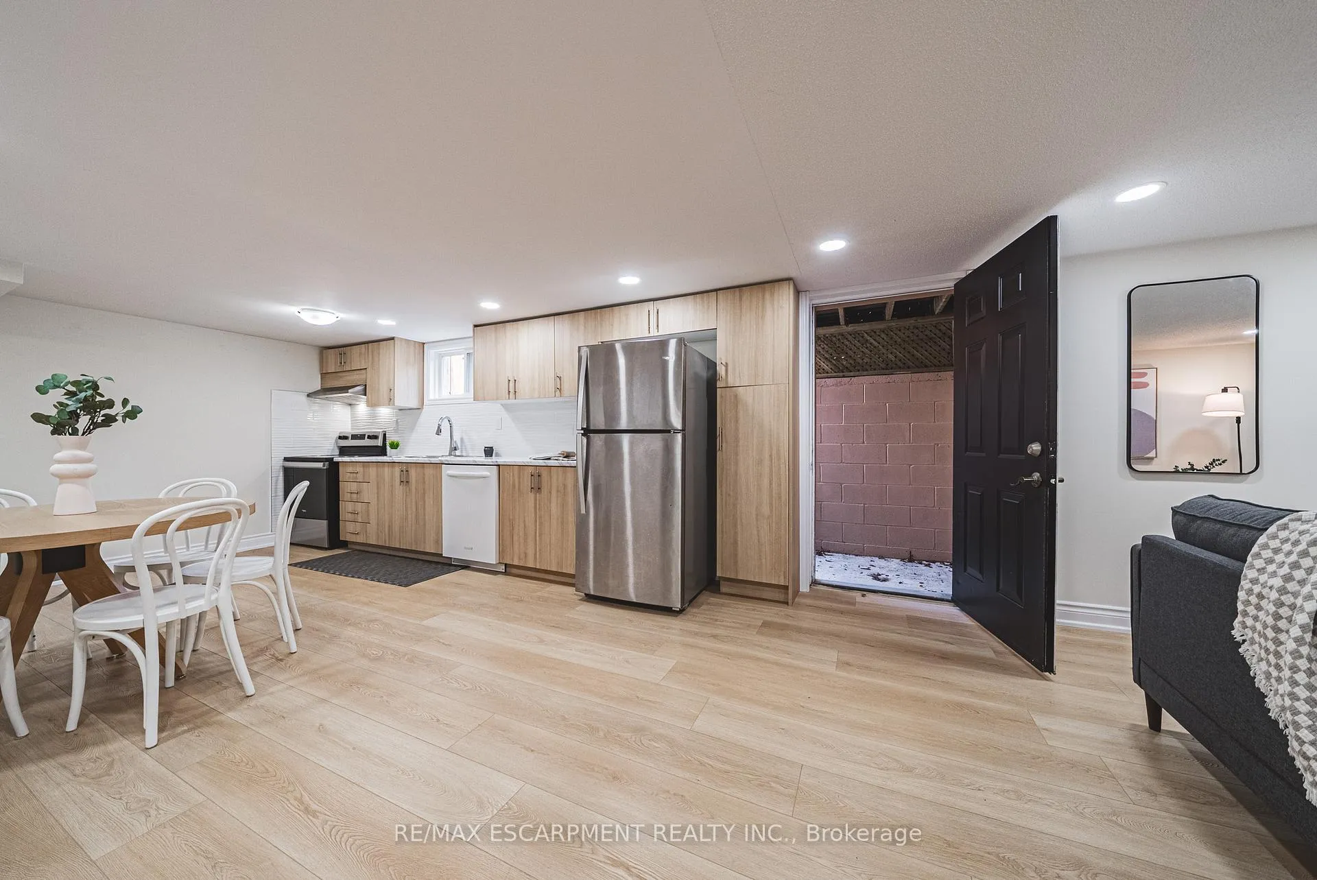 Photo 26 of 131 Welbourn Drive, Hamilton, Balfour — HOMEH