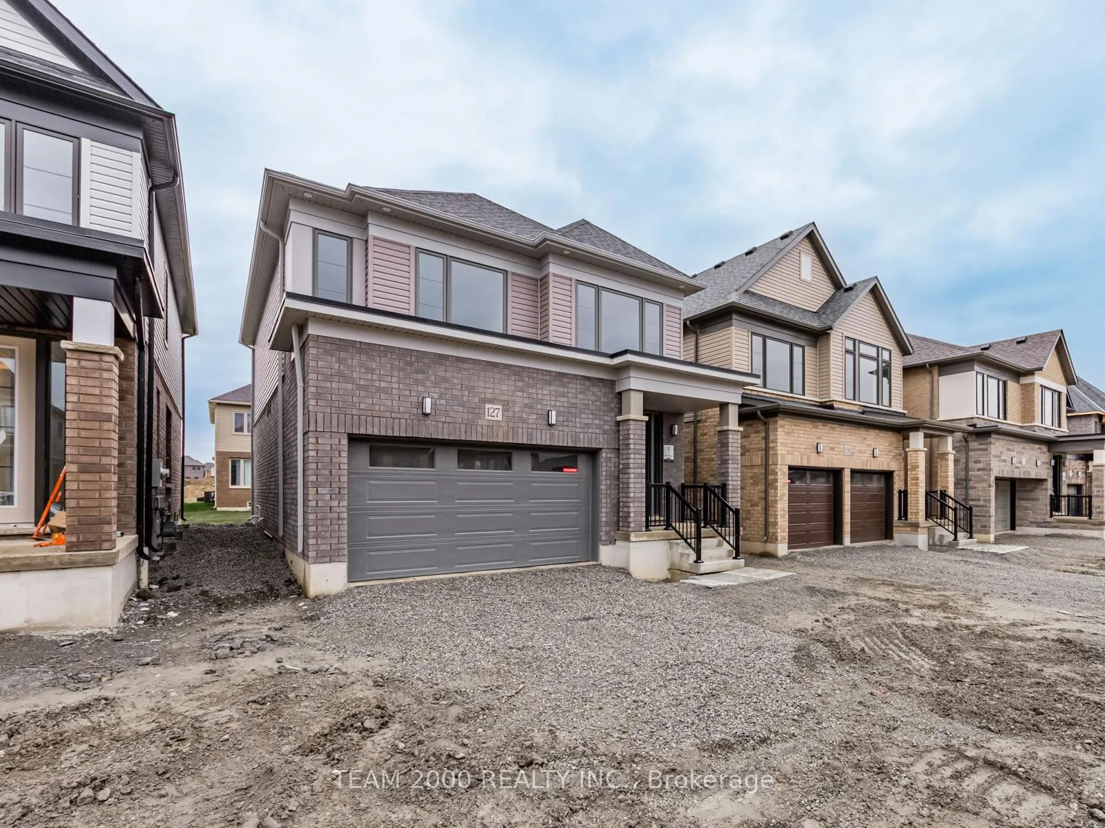 Photo 2 of 127 Soules Square, Hamilton, Binbrook — HOMEH