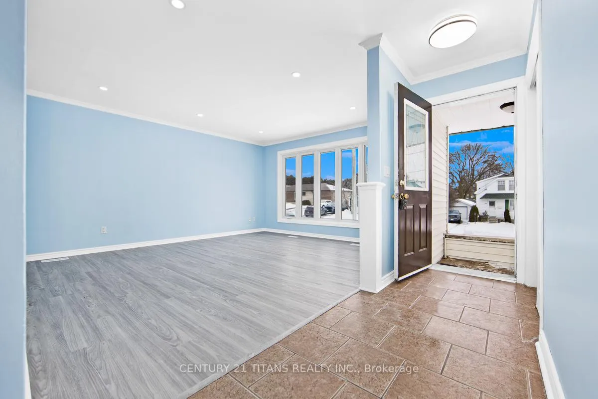 Photo 3 of 29 Switzer Drive, Oshawa, Centennial — HOMEH