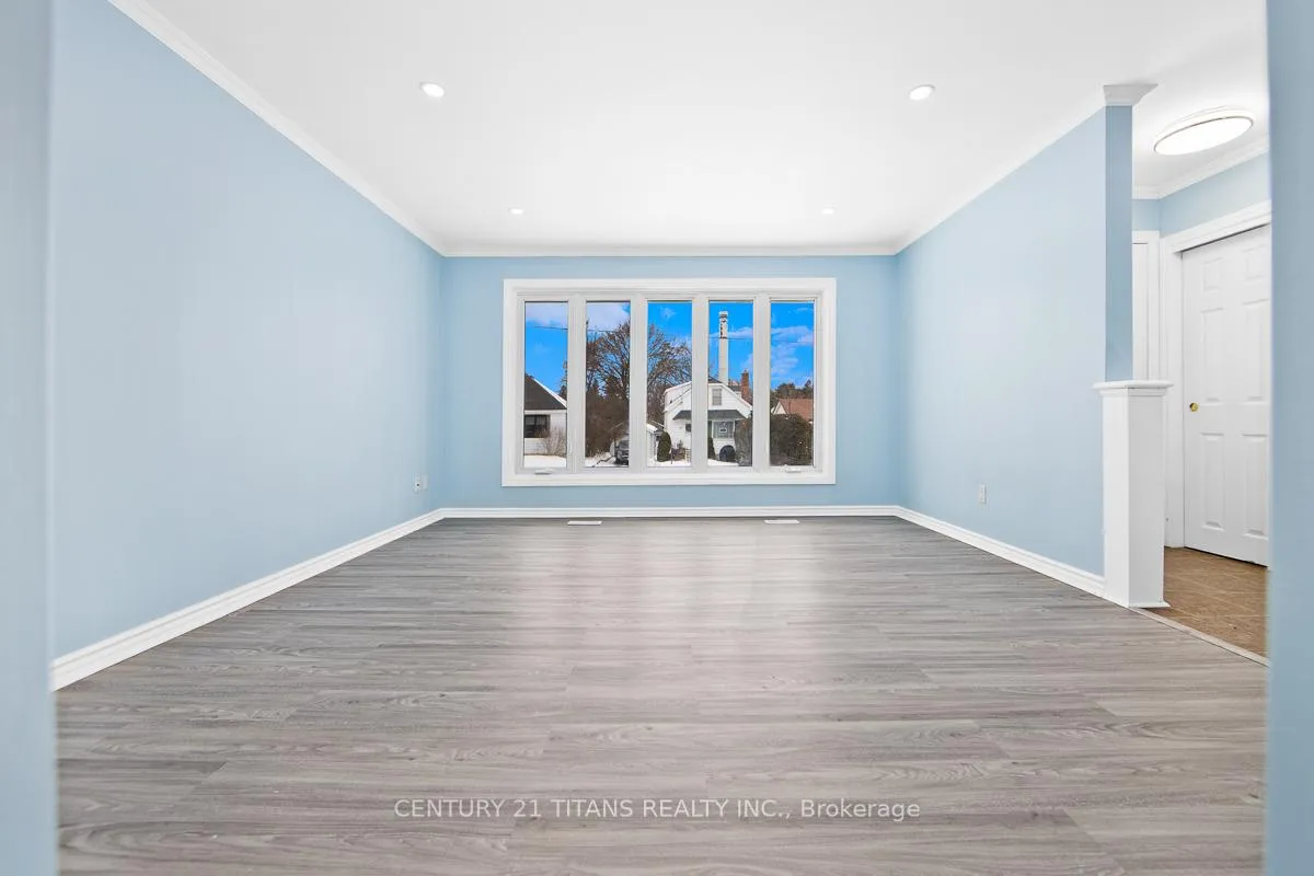 Photo 5 of 29 Switzer Drive, Oshawa, Centennial — HOMEH