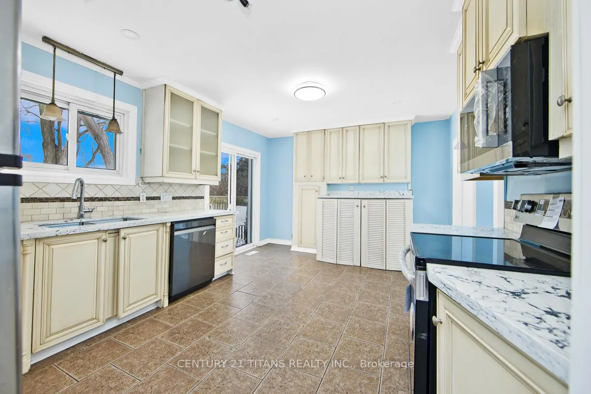 Photo 7 of 29 Switzer Drive, Oshawa, Centennial — HOMEH