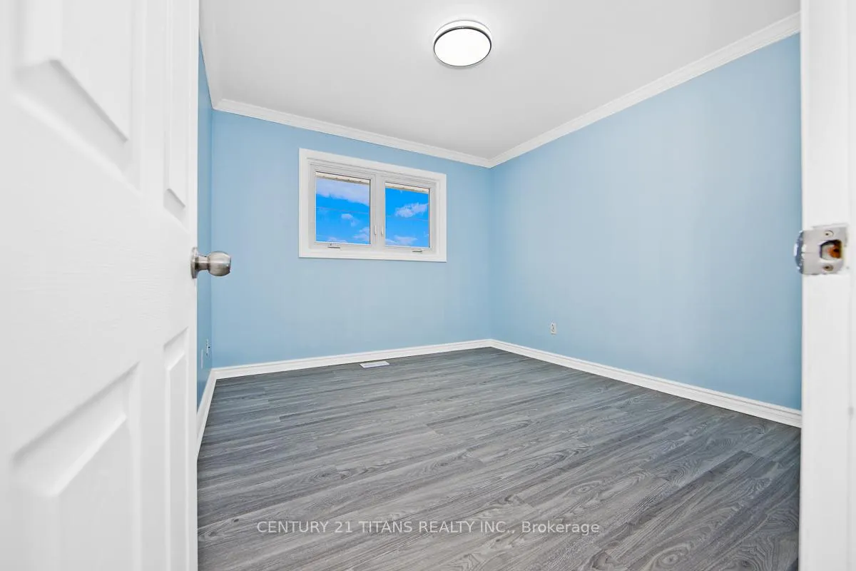 Photo 10 of 29 Switzer Drive, Oshawa, Centennial — HOMEH
