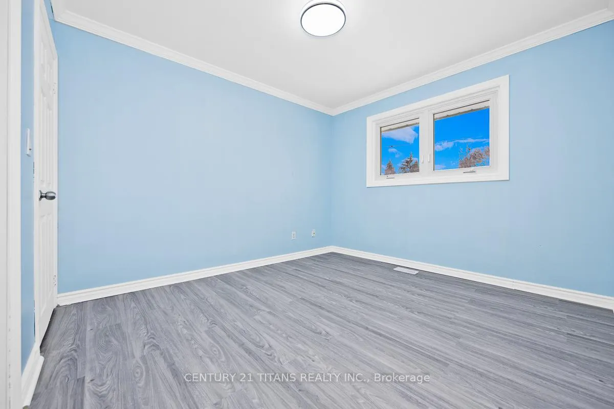 Photo 11 of 29 Switzer Drive, Oshawa, Centennial — HOMEH