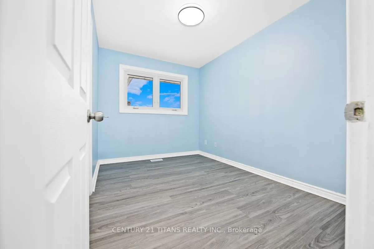 Photo 13 of 29 Switzer Drive, Oshawa, Centennial — HOMEH