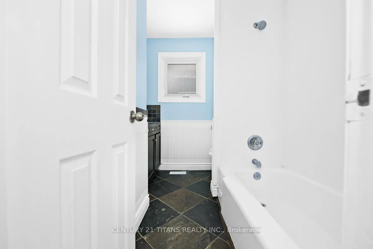 Photo 14 of 29 Switzer Drive, Oshawa, Centennial — HOMEH