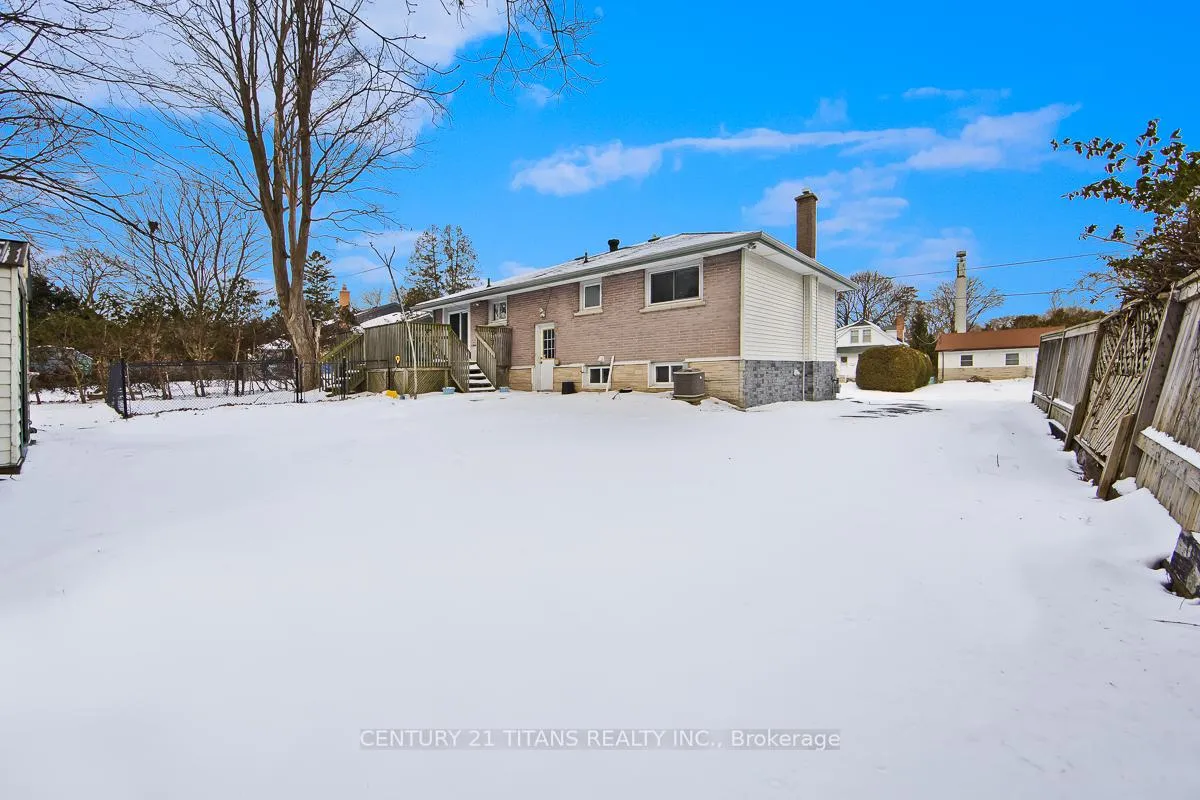 Photo 25 of 29 Switzer Drive, Oshawa, Centennial — HOMEH