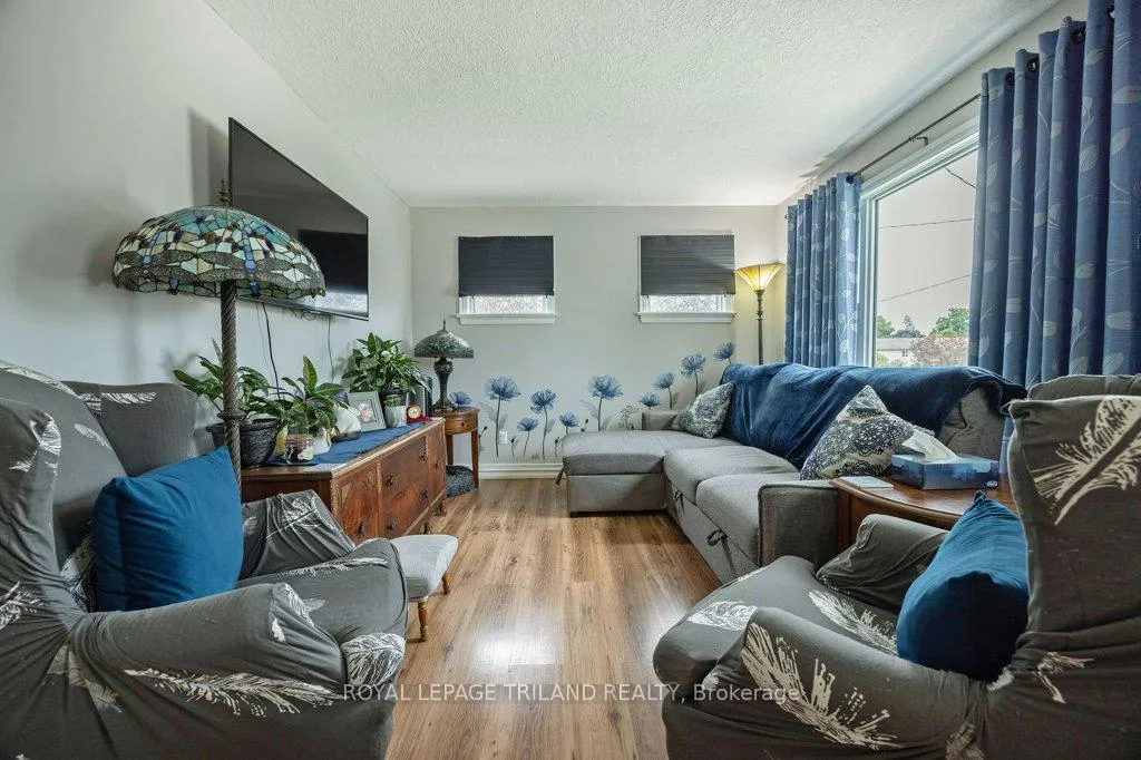 Photo 3 of 179 Forest Avenue, St. Thomas — HOMEH