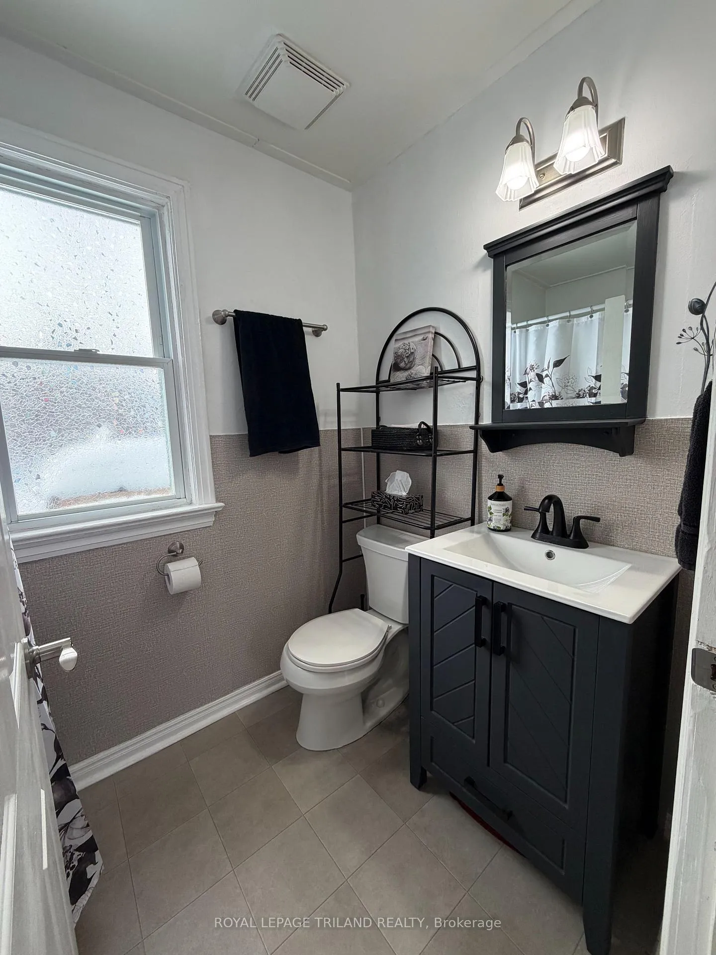 Photo 10 of 179 Forest Avenue, St. Thomas — HOMEH