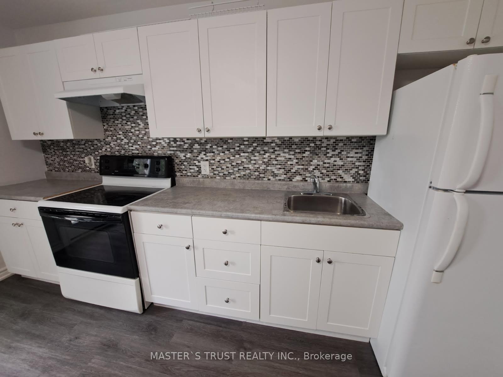 Photo 3 of Unit 3, 22 Brennan Avenue, Barrie, South Shore — HOMEH