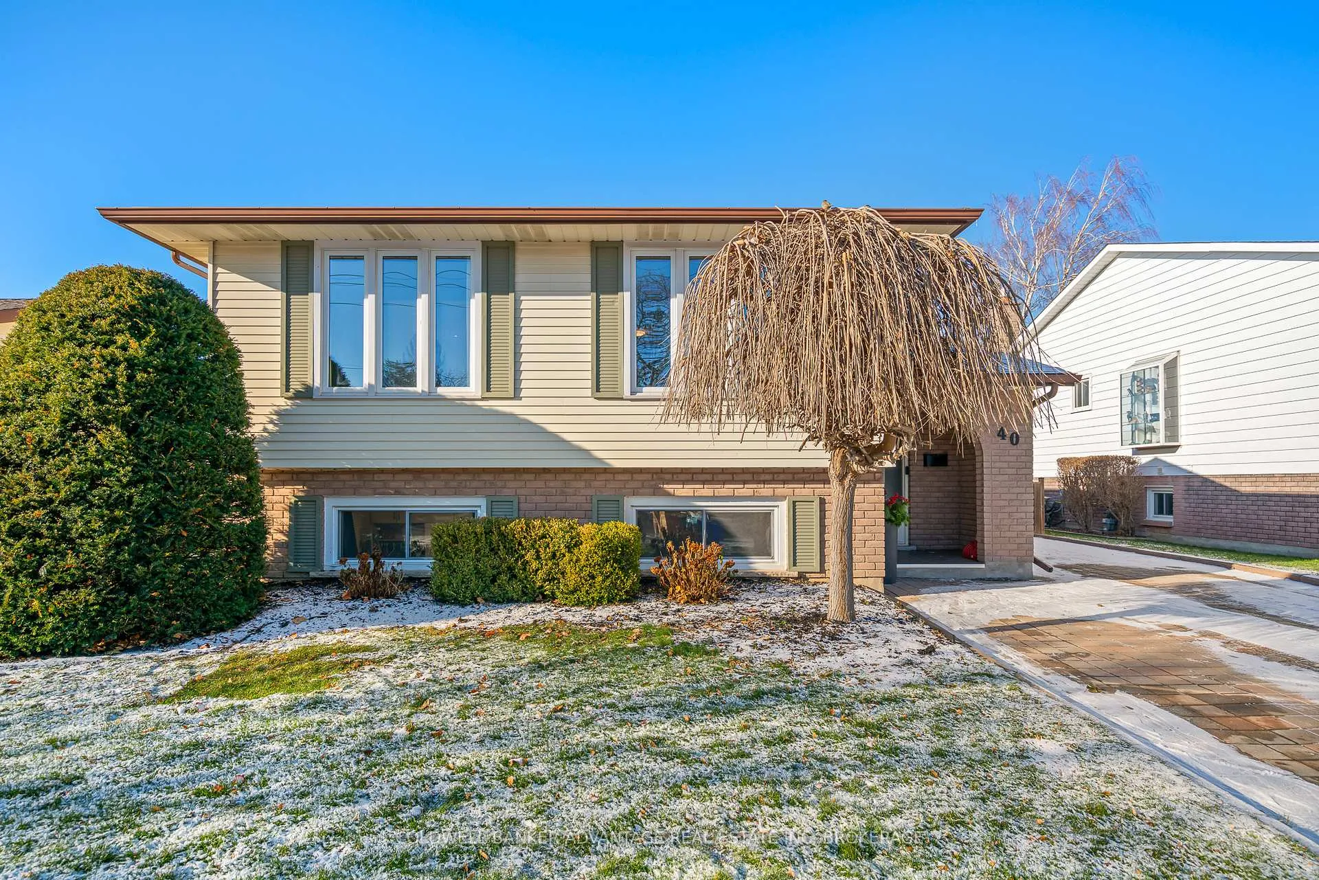 Photo 2 of 40 Crestcombe Road, St. Catharines, Ridley — HOMEH