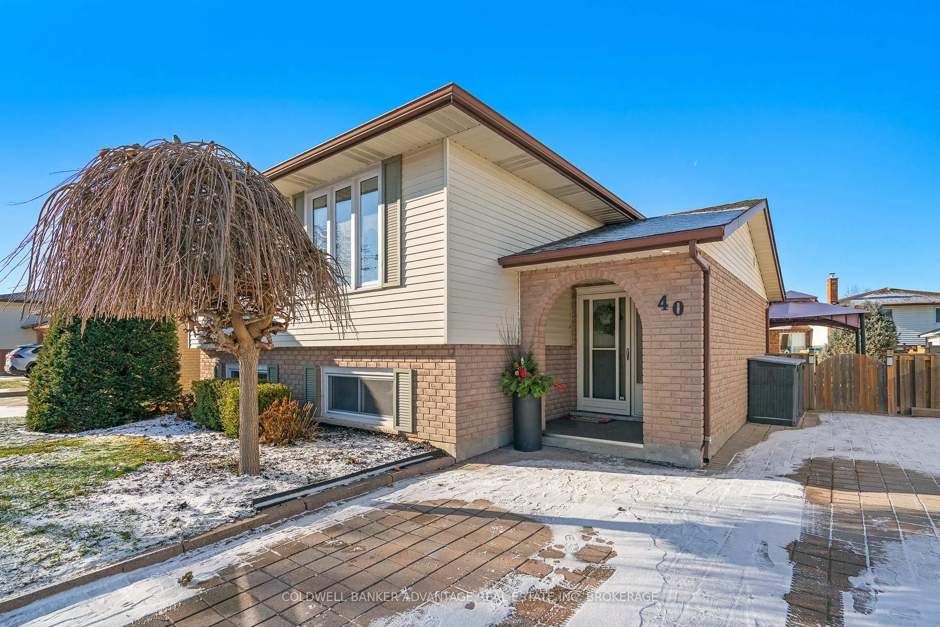 Photo 5 of 40 Crestcombe Road, St. Catharines, Ridley — HOMEH