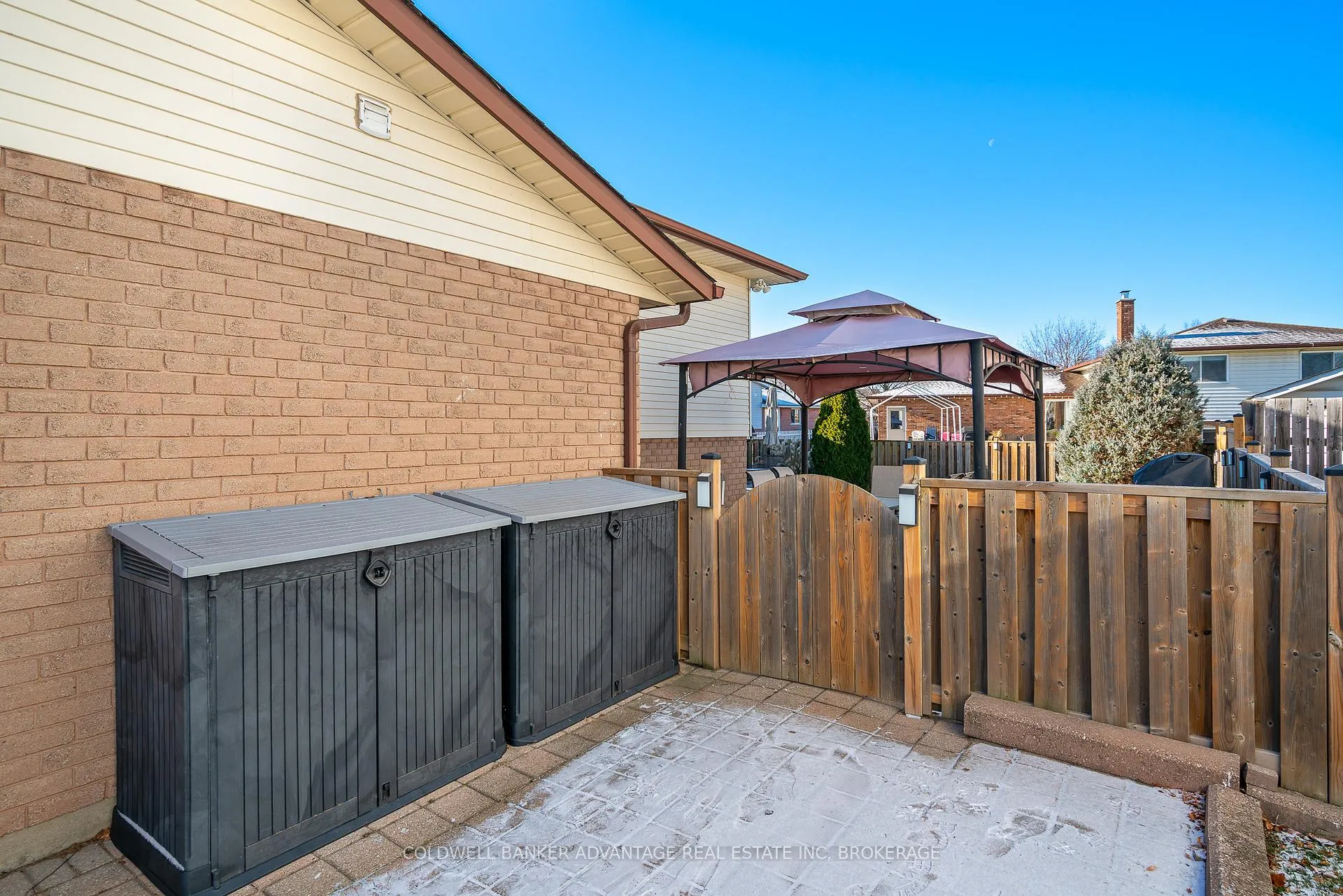 Photo 7 of 40 Crestcombe Road, St. Catharines, Ridley — HOMEH