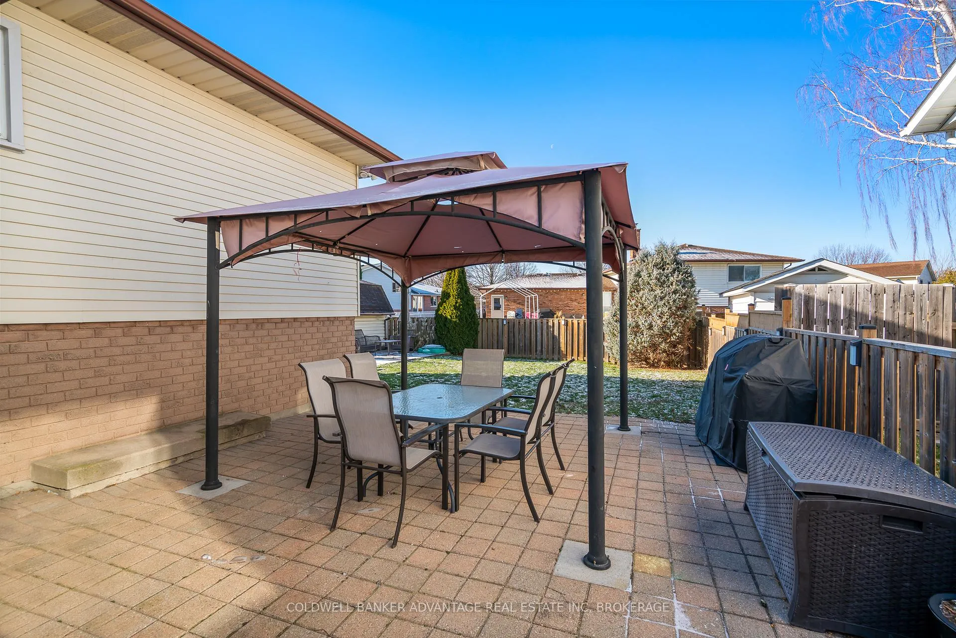 Photo 8 of 40 Crestcombe Road, St. Catharines, Ridley — HOMEH