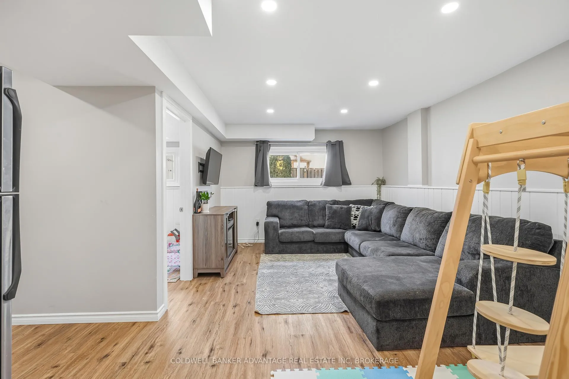 Photo 37 of 40 Crestcombe Road, St. Catharines, Ridley — HOMEH