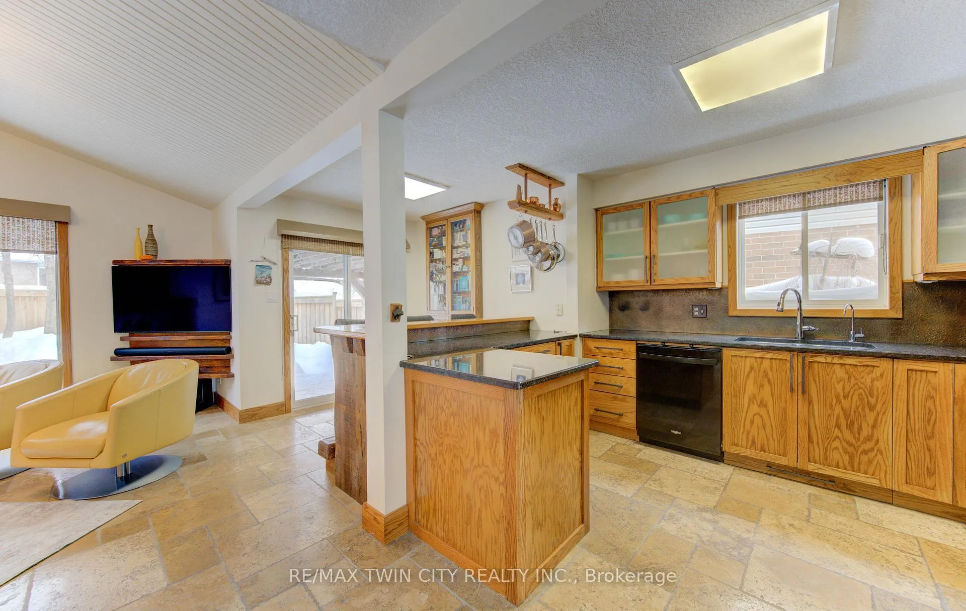 Photo 11 of 235 Bush Clover Crescent, Kitchener — HOMEH