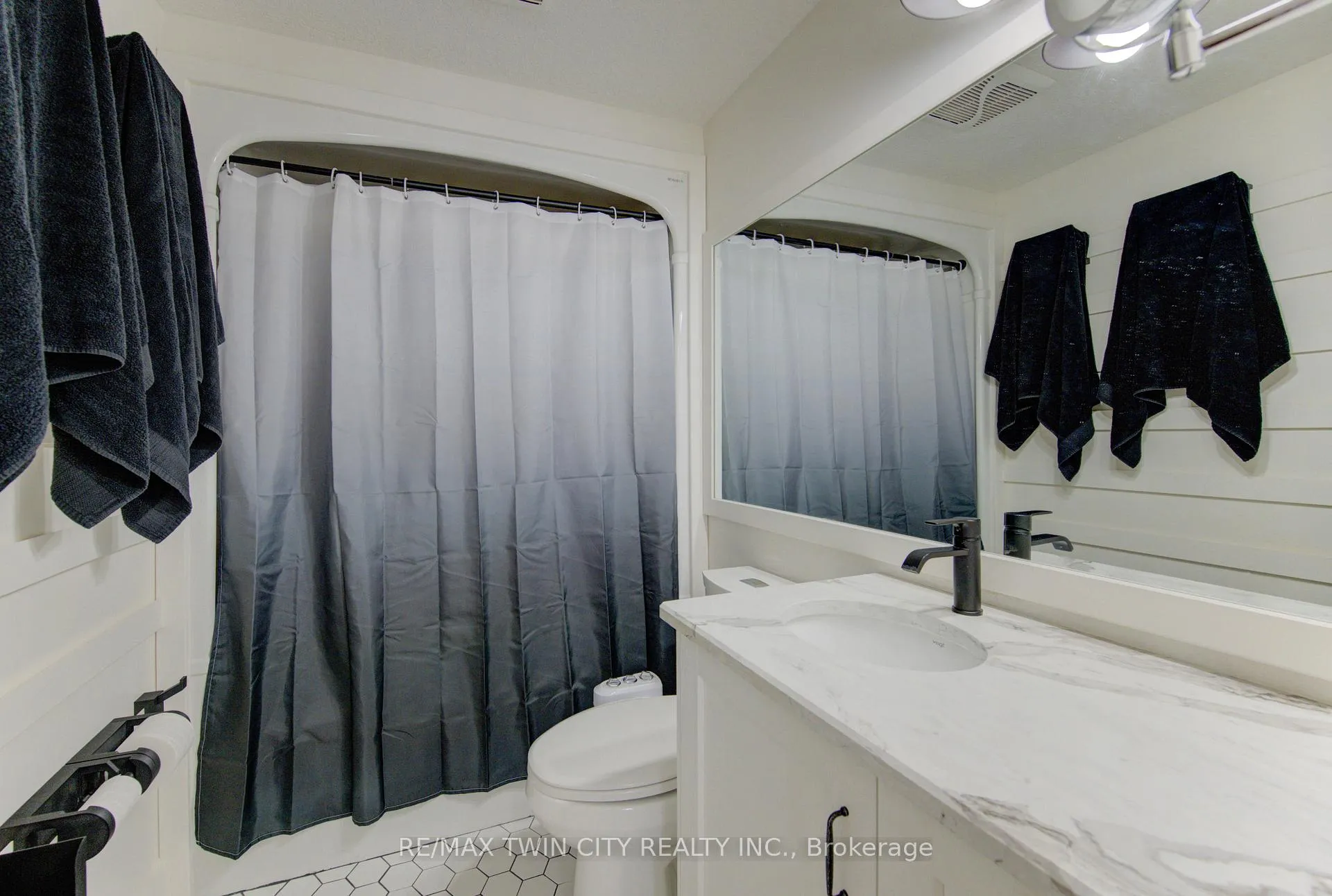 Photo 24 of 235 Bush Clover Crescent, Kitchener — HOMEH