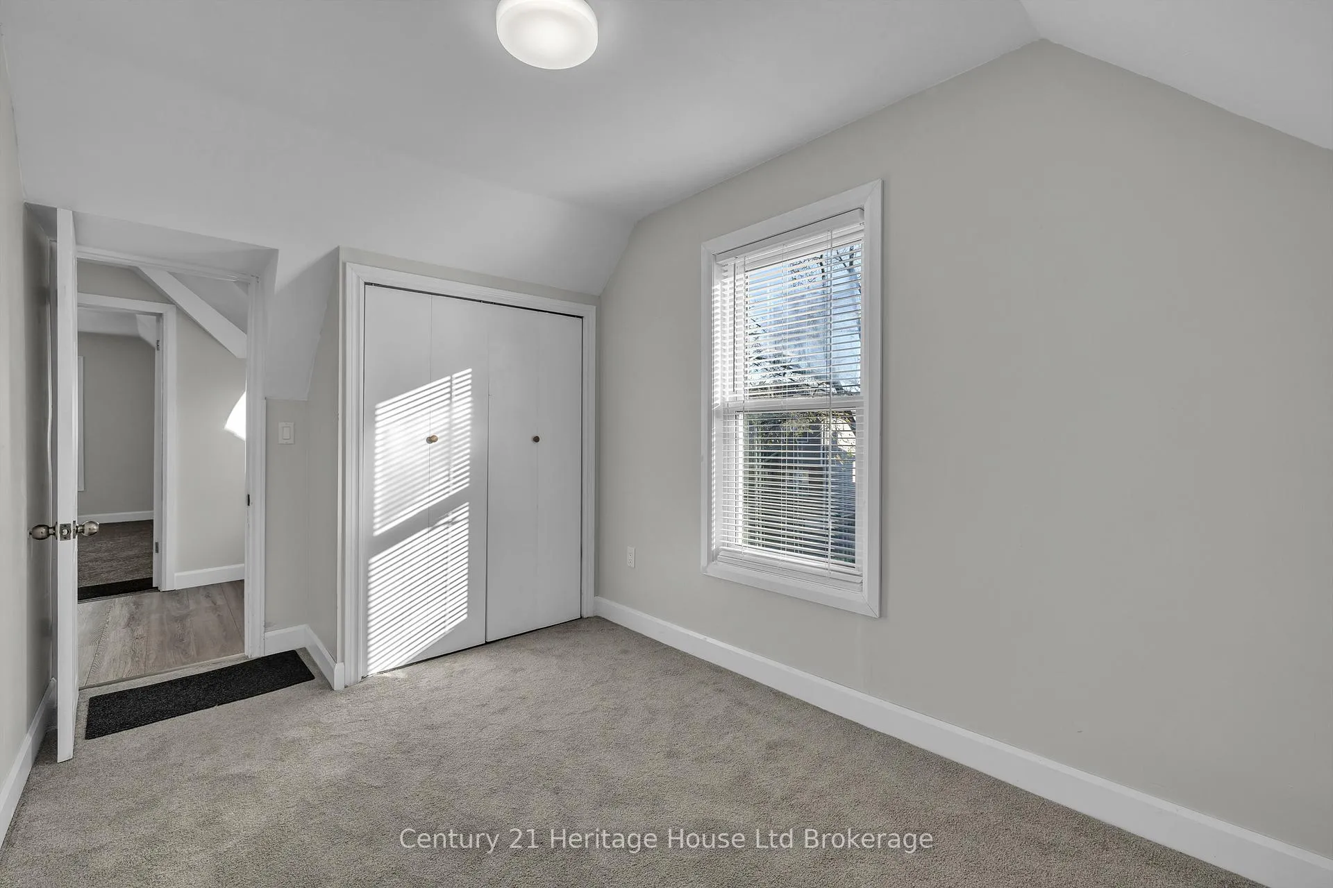 Photo 12 of 89 Scott Street, St. Thomas — HOMEH
