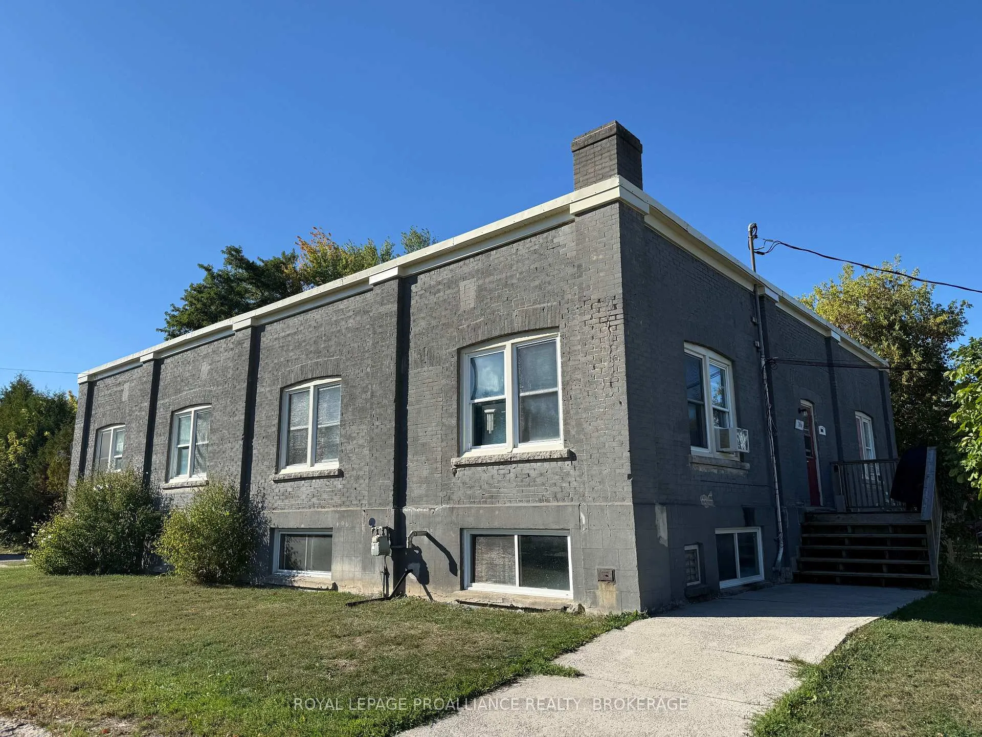 Front of 306-308 Oak Street