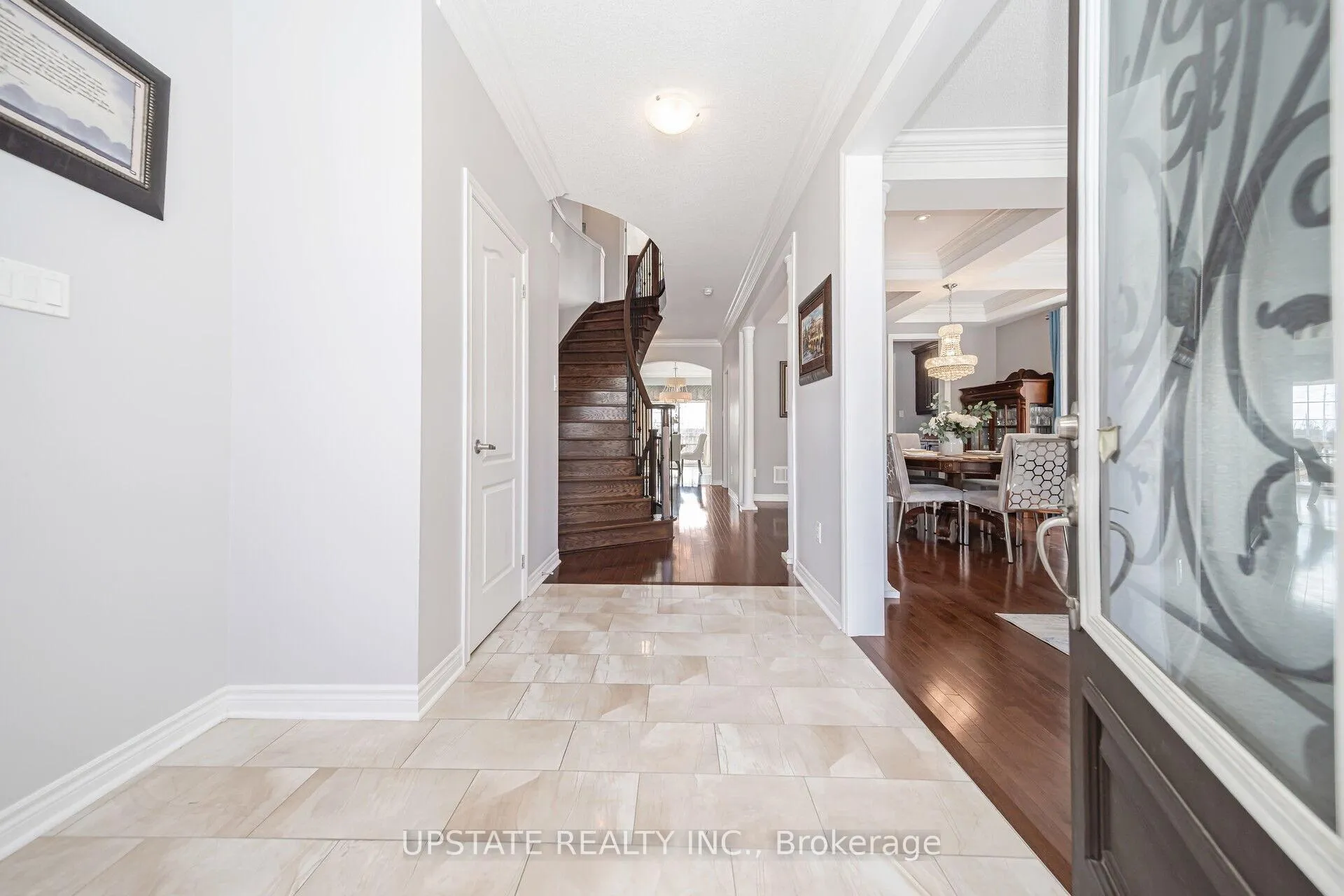 Photo 3 of 10 Agincourt Circle, Brampton, Credit Valley — HOMEH