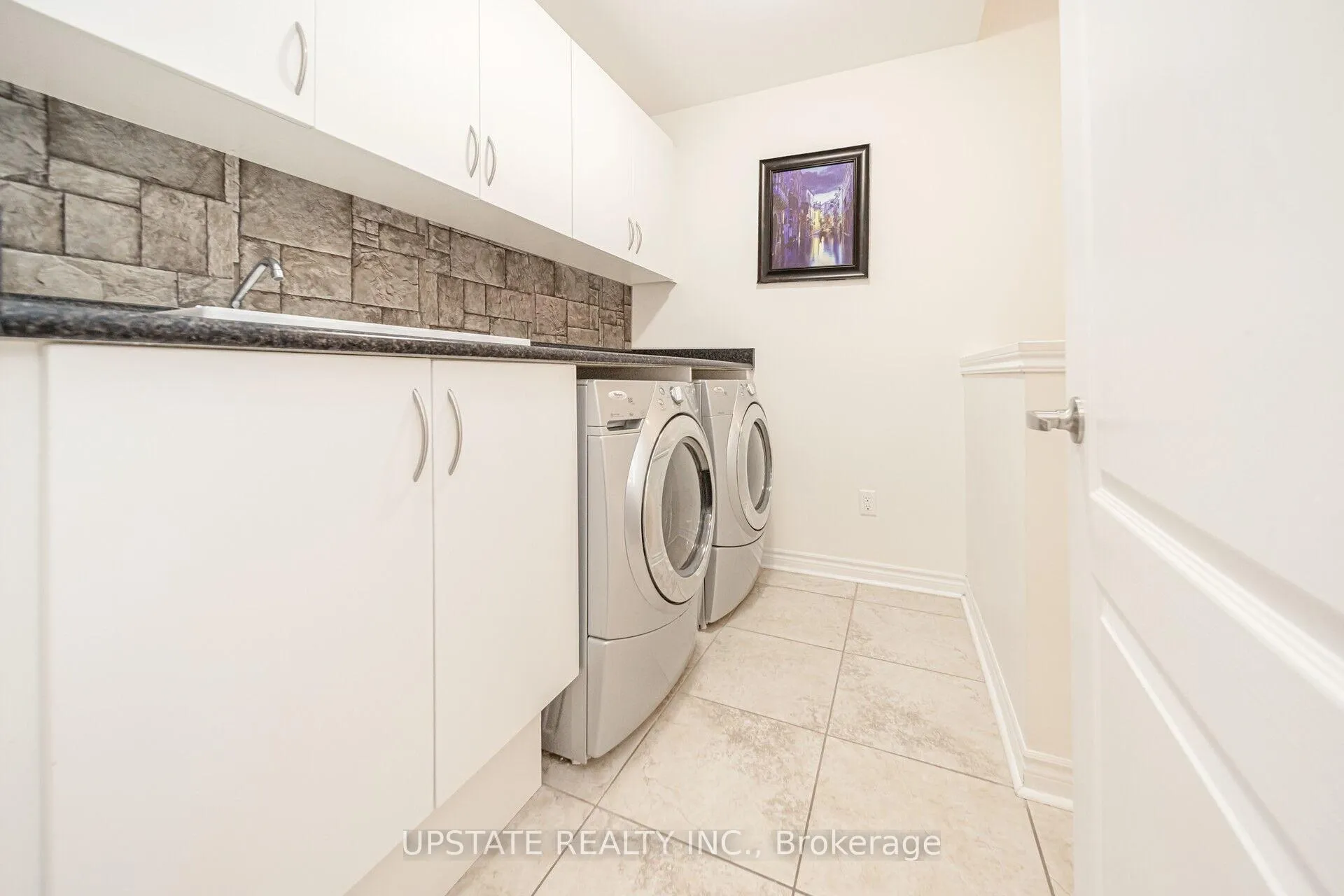 Photo 12 of 10 Agincourt Circle, Brampton, Credit Valley — HOMEH