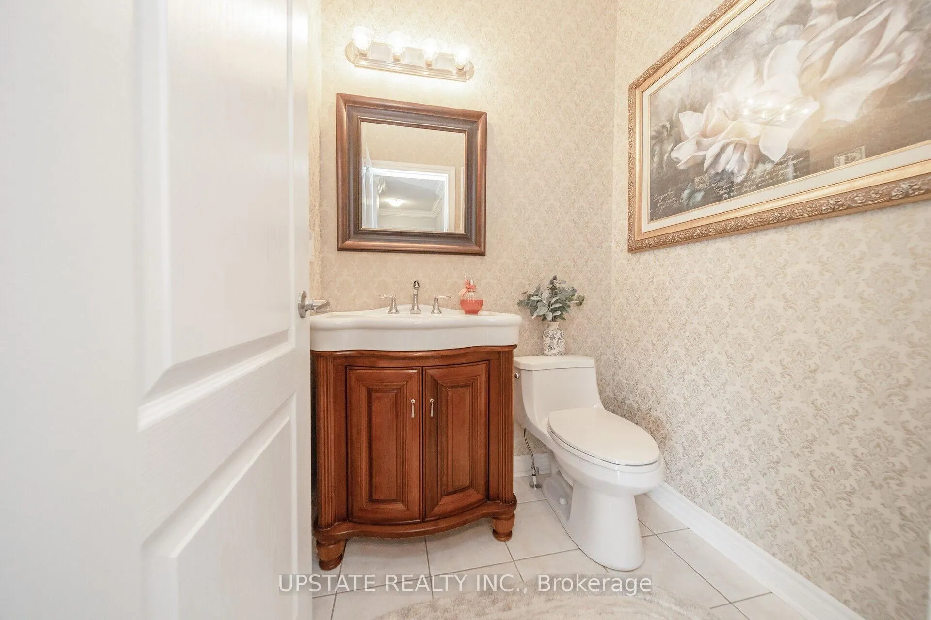 Photo 13 of 10 Agincourt Circle, Brampton, Credit Valley — HOMEH