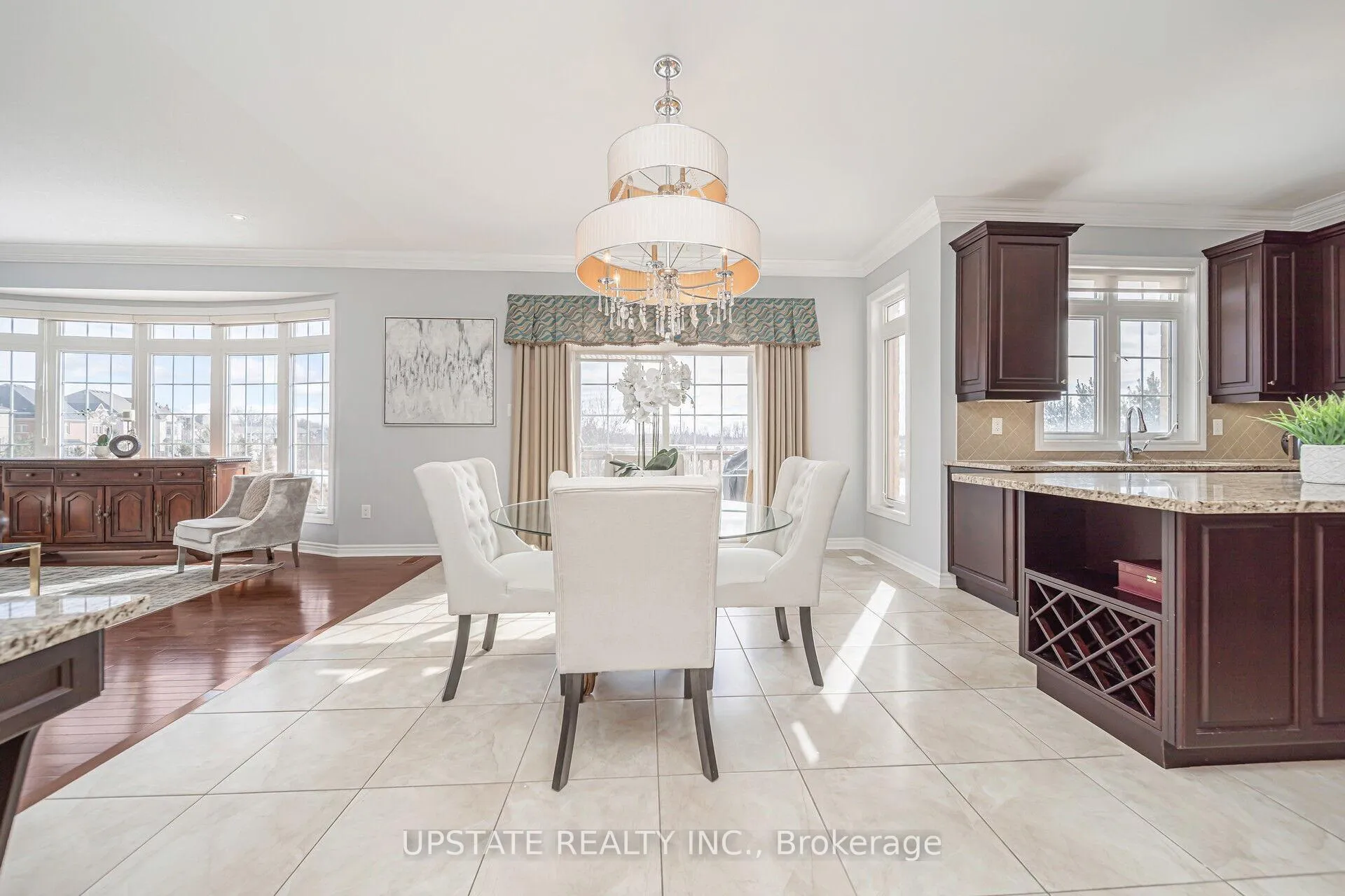 Photo 14 of 10 Agincourt Circle, Brampton, Credit Valley — HOMEH