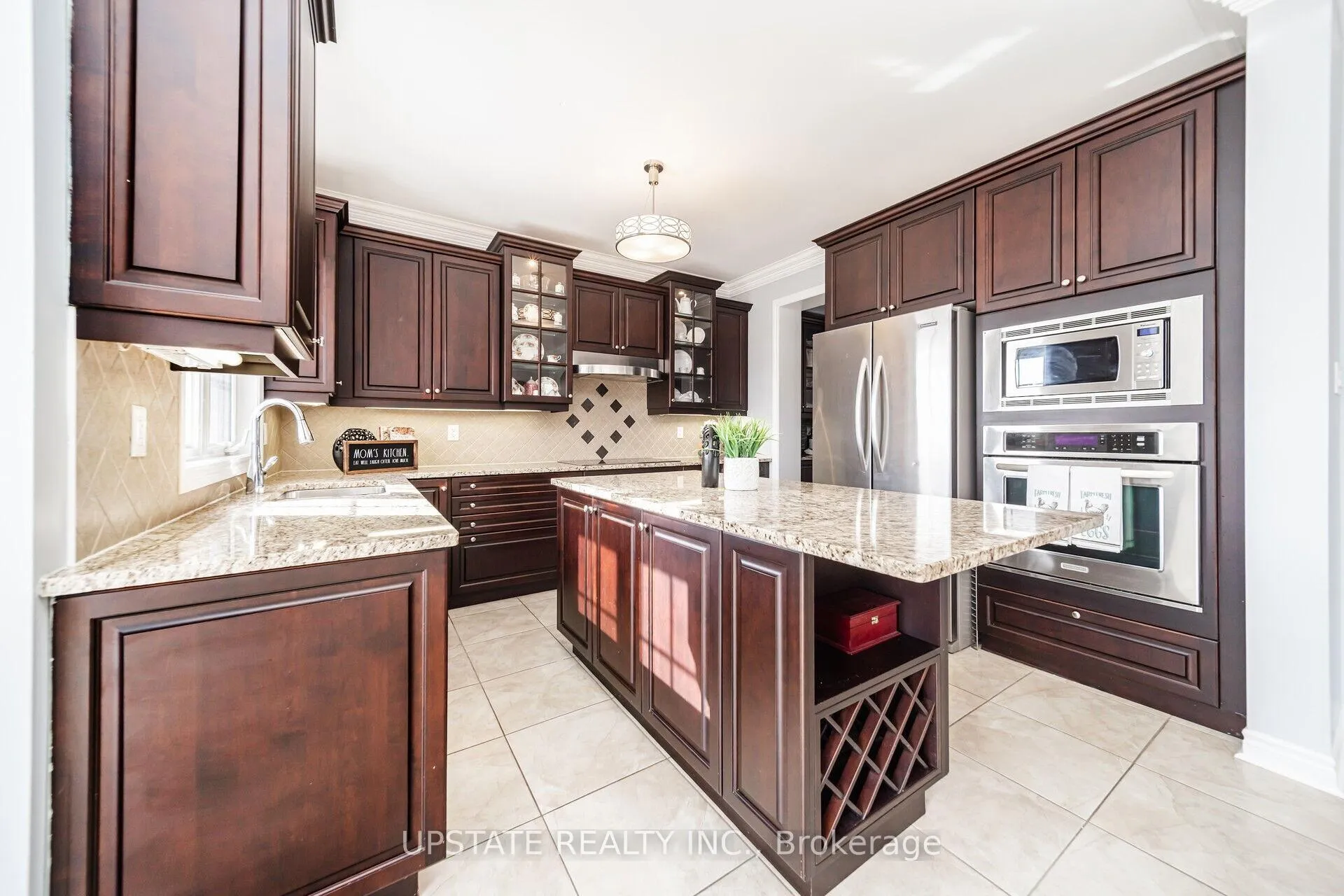 Photo 16 of 10 Agincourt Circle, Brampton, Credit Valley — HOMEH