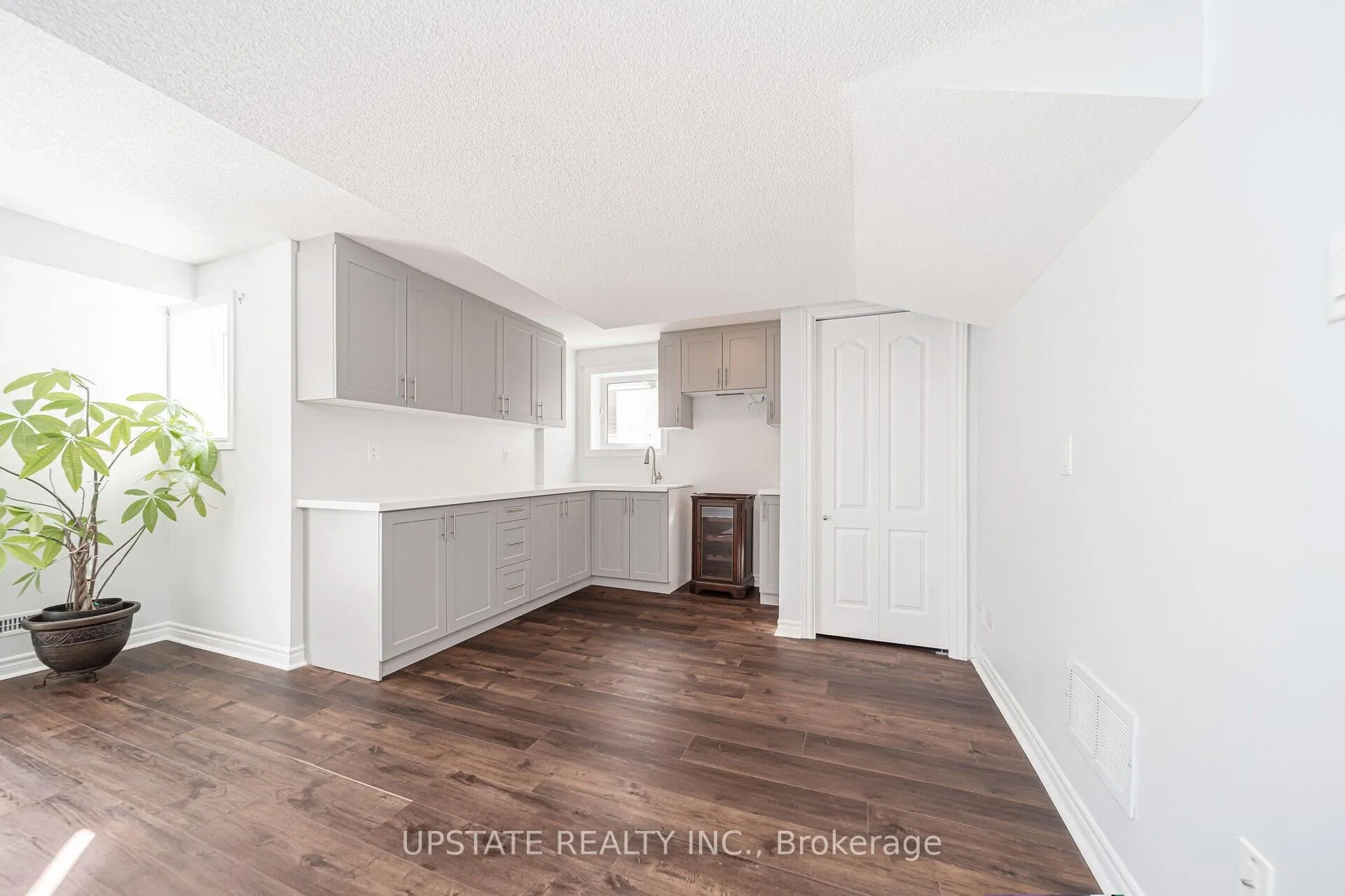 Photo 35 of 10 Agincourt Circle, Brampton, Credit Valley — HOMEH