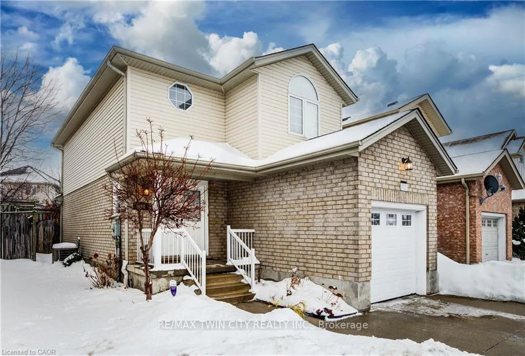 Photo 3 of 524 Windflower Crescent, Kitchener — HOMEH