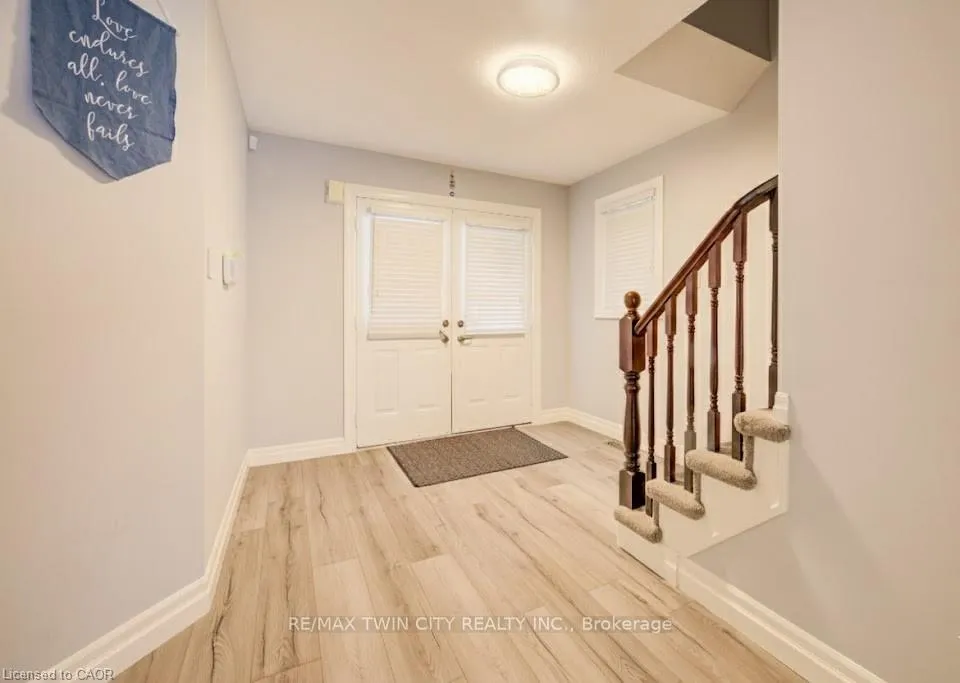 Photo 4 of 524 Windflower Crescent, Kitchener — HOMEH