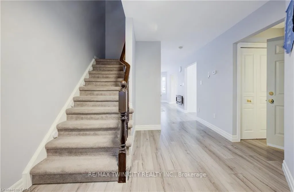 Photo 5 of 524 Windflower Crescent, Kitchener — HOMEH