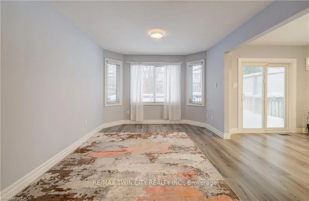 Photo 6 of 524 Windflower Crescent, Kitchener — HOMEH