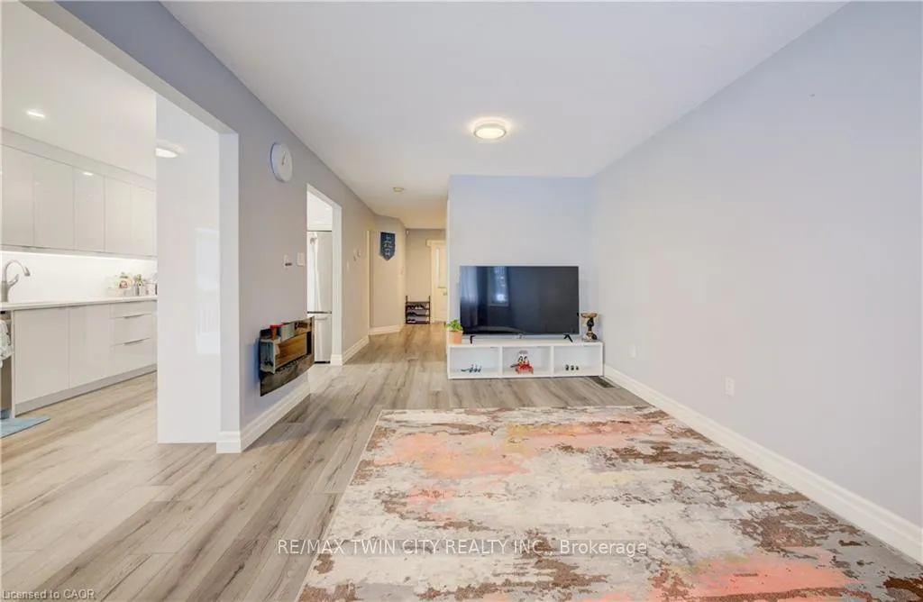 Photo 7 of 524 Windflower Crescent, Kitchener — HOMEH