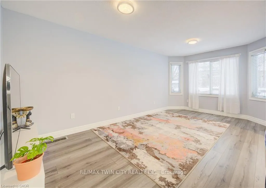 Photo 8 of 524 Windflower Crescent, Kitchener — HOMEH