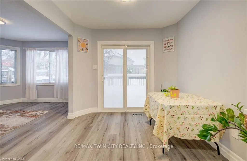 Photo 10 of 524 Windflower Crescent, Kitchener — HOMEH