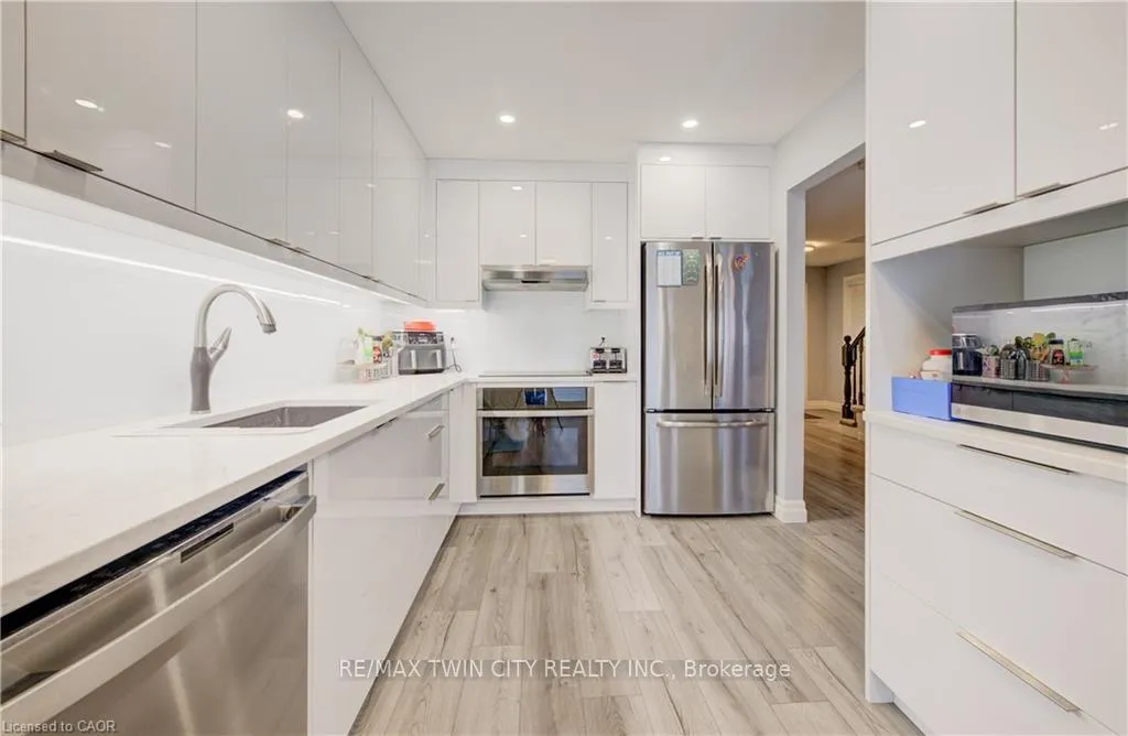 Photo 12 of 524 Windflower Crescent, Kitchener — HOMEH